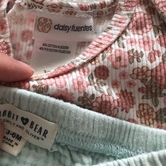 Daisy Fuentes|Baby girl cute outfit with short sleeve ditsy floral top & gauze• - Picture 3 of 3